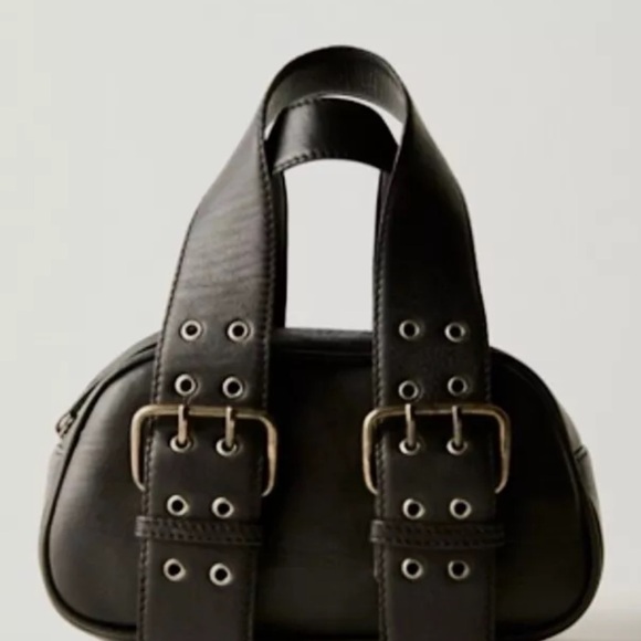 Free People Say Yes Bag Tote Handbag Small Oval Black Leather Buckles Zipper - Picture 5 of 8